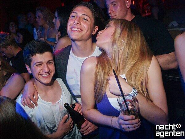 Extrem viel nackte Haut gab?s am Freitag beim 8 Jahre Partypusher im Sugar zu sehen. Mehr Bilder unter: www.nachtagenten.de.