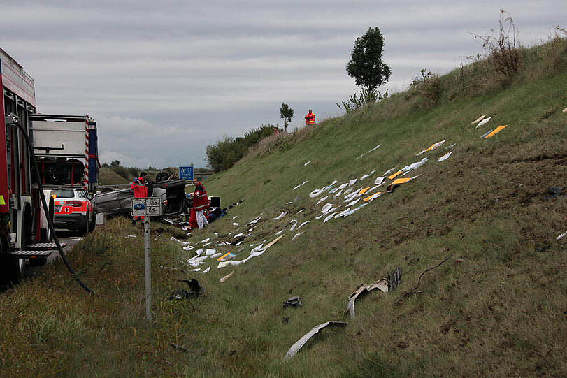 Bei einem Unfall auf der A94 wurden vier Personen verletzt.
