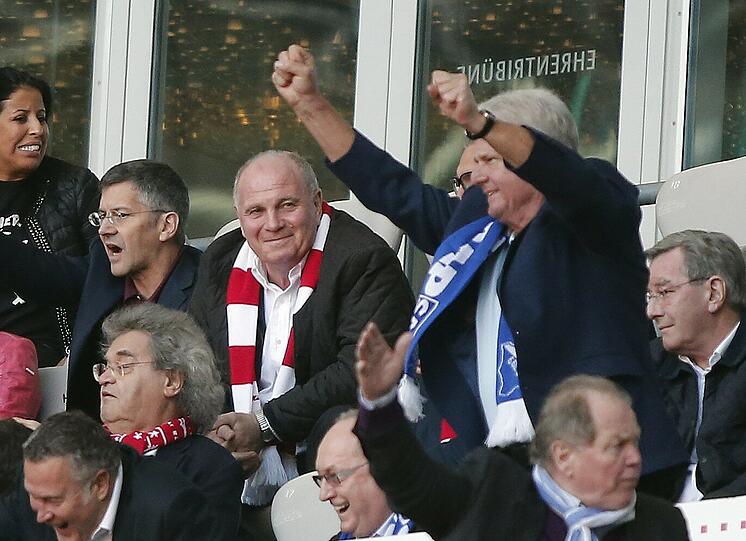 Am Samstag war Uli Hoeneß zum ersten Mal nach seiner Verurteilung wieder im Stadion. Die Bilder!