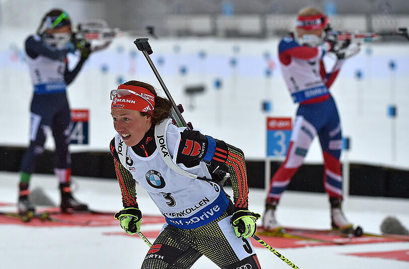 Laura Dahlmeier. Während die Konkurrenz noch am Schießstand steht, läuft sie bereits ihrem WM-Titel entgegen.