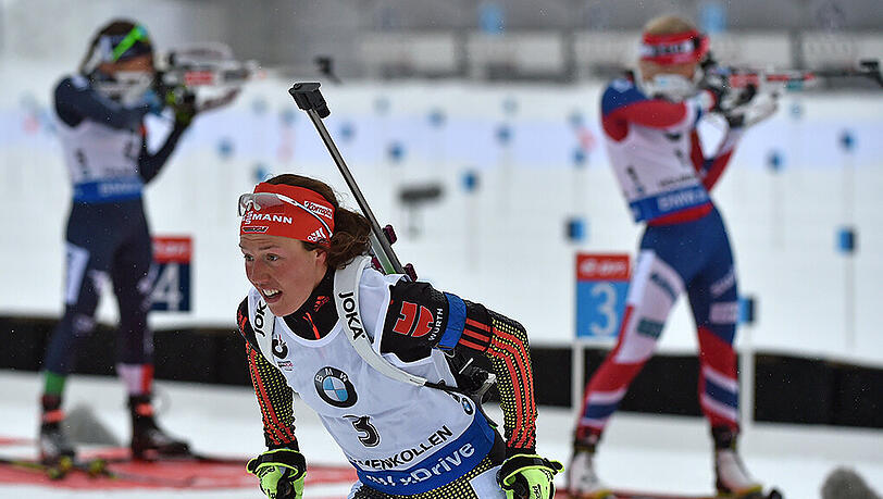 Laura Dahlmeier. Während die Konkurrenz noch am Schießstand steht, läuft sie bereits ihrem WM-Titel entgegen. Laura Dahlmeier. Während die Konkurrenz noch am Schießstand steht, läuft sie bereits ihrem WM-Titel entgegen.