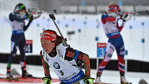 Laura Dahlmeier. Während die Konkurrenz noch am Schießstand steht, läuft sie bereits ihrem WM-Titel entgegen.