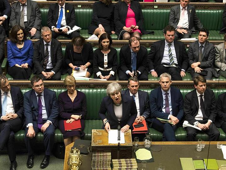 Premierministerin ohne Mehrheit: Theresa May spricht vor dem britischen Parlament.