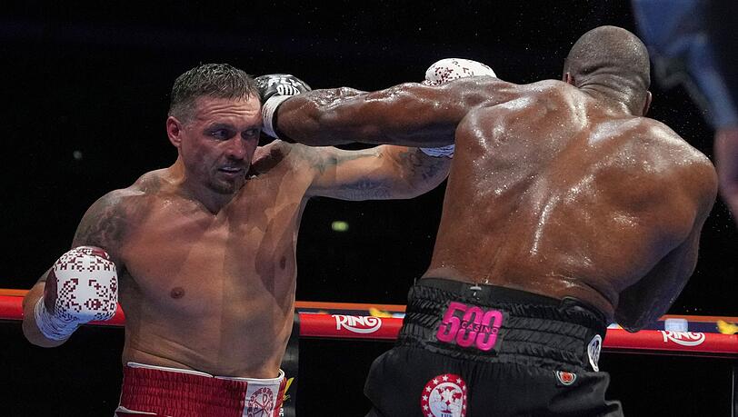 Usyk (l.) hält jetzt die Gürtel der vier wichtigsten Box-Verbände.