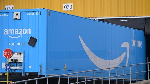Viel Platz für die Waren: ein Amazon-Container am Dortmunder Logistikzentrum.