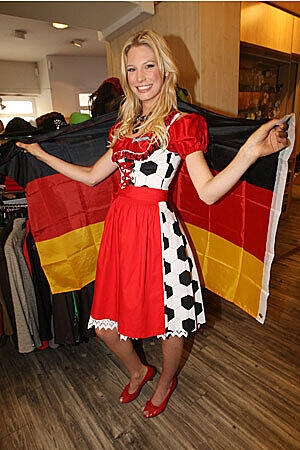 Egal, wie sie angezogen ist - das Model sorgt garantiert für "Wow"-Auftritte beim Public-Viewing.