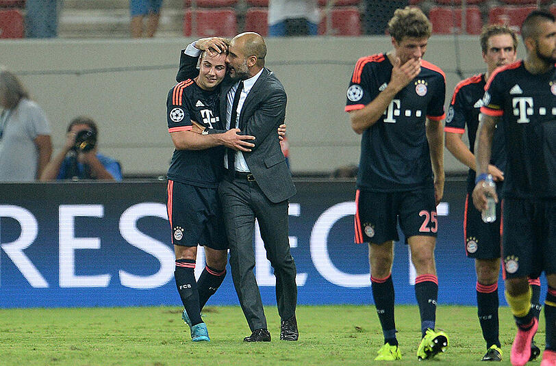 Mario Götze hat das Vertrauen des Trainers bestätigt: Überschwänglich herzte Pep Guardiola seinen Schützling nach dem Spiel.