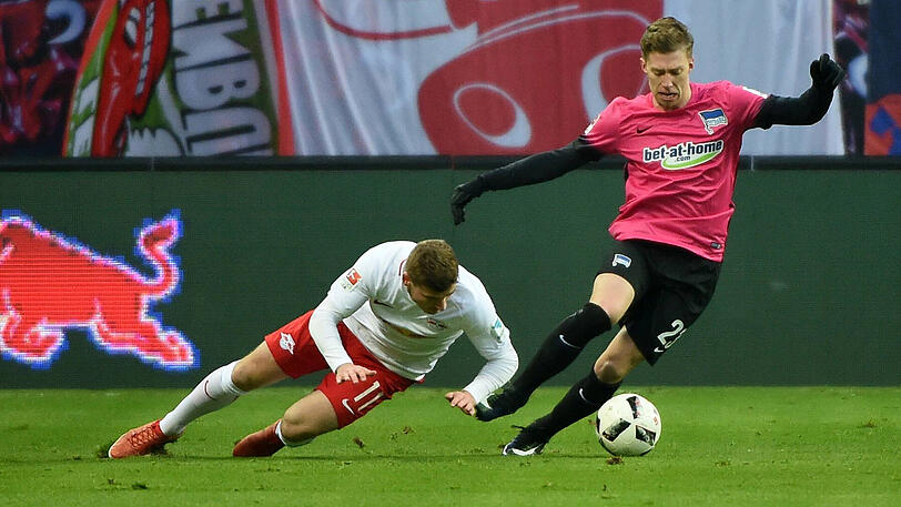 Platz sieben: Ex-Bayer Mitchell Weiser (Hertha BSC, rechts) gewann 48,2 Prozent seiner 54 Dribblings.