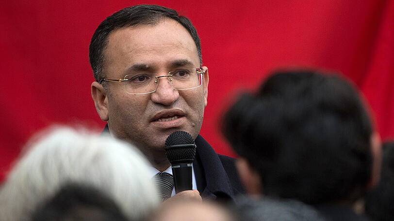 Vize-Ministerpräsident Bekir Bozdag polterte gegen deutsche Spitzenpolitiker.