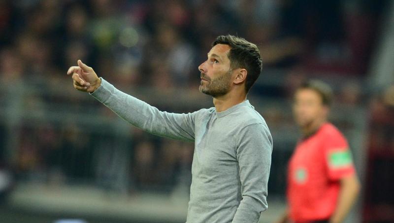 Fürths Trainer Stefan Leitl gibt Anweisungen. Foto: Daniel Bockwoldt/Archivbild Fürths Trainer Stefan Leitl gibt Anweisungen. Foto: Daniel Bockwoldt/Archivbild
