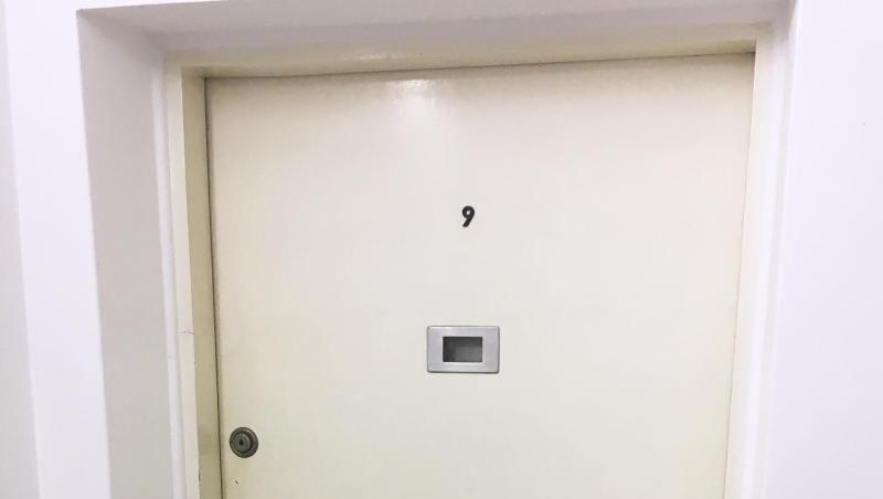 Die Eingangstür zur Wohnung des verdächtigen Mannes. Die Eingangstür zur Wohnung des verdächtigen Mannes.