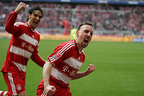 Luca Toni (l.) ist 1,96 Meter lang, Franck Ribéry ist 26 Zentimeter kleiner. In Getafe soll das ungleiche Star-Pärchen heute gemeinsam Größe beweisen.