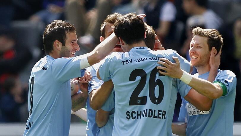 Blaue Freude: die 1860-Profis bejubeln ein Tor Blaue Freude: die 1860-Profis bejubeln ein Tor