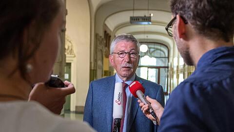 Thilo Sarrazin ist vor allem wegen migrationskritischer Äußerungen in seinen Büchern in der SPD umstritten.
