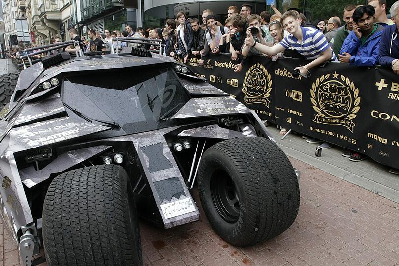 Unglaublich: Das Team Galag aus Saudi-Arabien hat mit dem "Tumbler" das Batmobil aus dem Film "The Dark Knight" originalgetreu nachgebaut. Der Preis für die irrste Karre dürfte ihnen sicher sein.