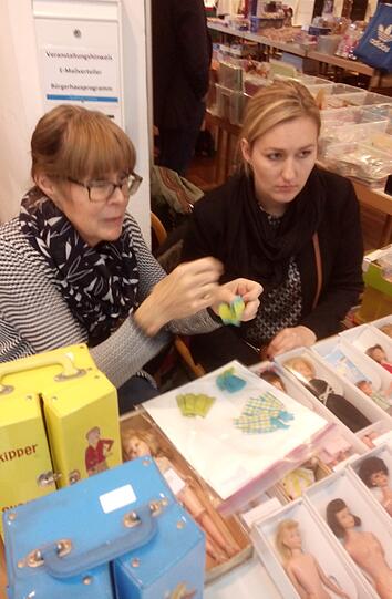 Peggy Gerling (links, mit ihrer Tochter Diana) hat eine der größten Barbie-Sammlungen Deutschlands.