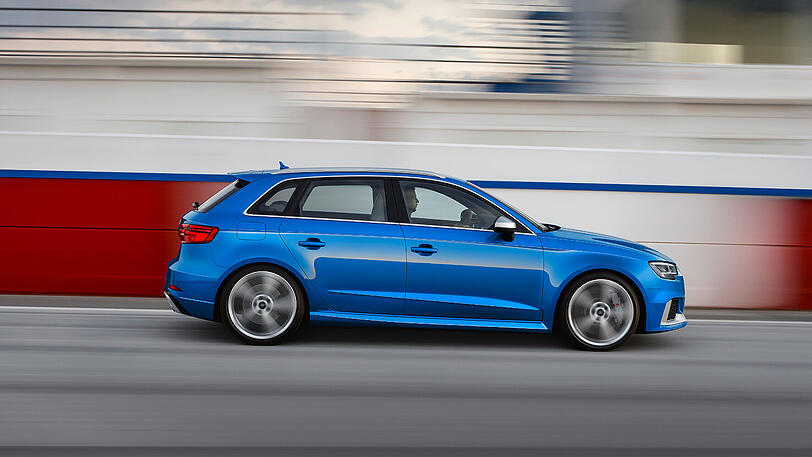 Auch auf der Rennstrecke fühlt sich der neue Audi RS 3 mit satten 400 PS wie zuhause.