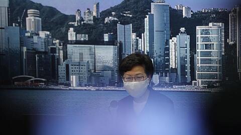 Carrie Lam, Regierungschefin von Hongkong, spricht bei einer Pressekonferenz. Die Hongkonger Regierung hat die im September geplante Parlamentswahl verschoben.