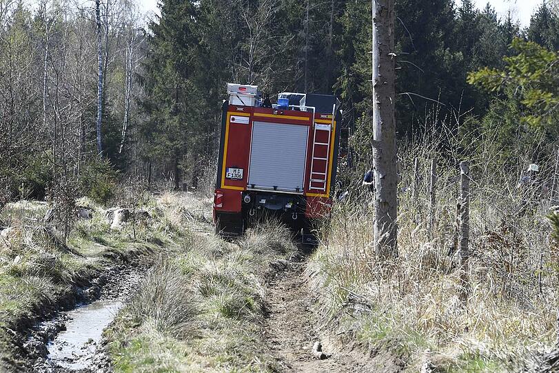 Freiwillige und Berufsfeuerwehr waren im Einsatz.