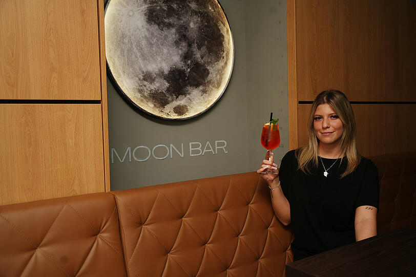 In der Moon Bar kostet der Aperol sechs Euro. In der Moon Bar kostet der Aperol sechs Euro.
