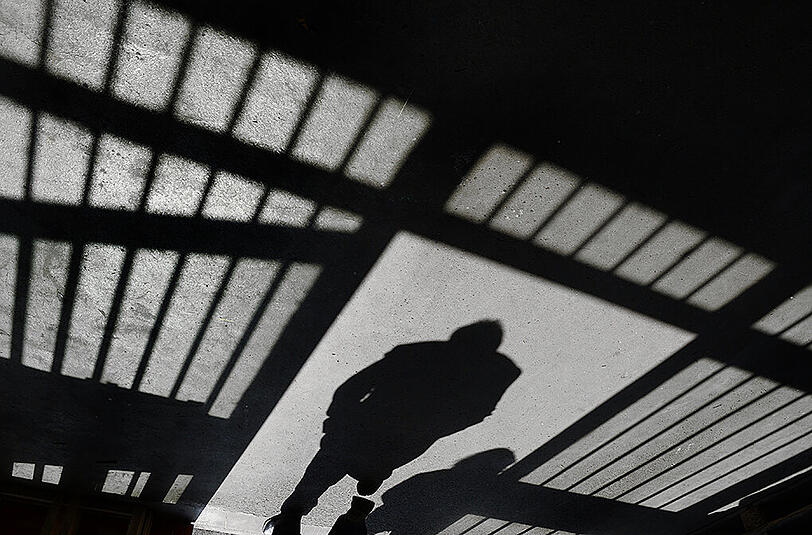 Bayerns Gefängnisse sind voll. Die vielen inhaftierten Schleuser stellen die Justiz vor eine Herausforderung.