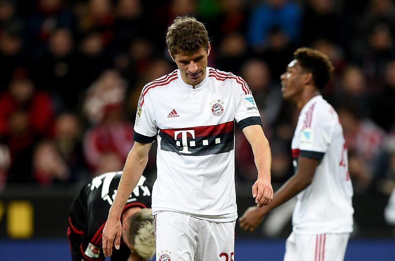 THOMAS MÜLLER NOTE 4: Erstmals seit Oktober 2015 und dem Spiel in Frankfurt (0:0) zunächst draußen. Eingewechselt nach 60 Minuten für Robben. Gleich mit der Chance zum 1:0 nach Coman-Flanke, semmelte volley drüber. Vergab weiter Chance mit links, nicht sein Fuß, nicht sein Abend.