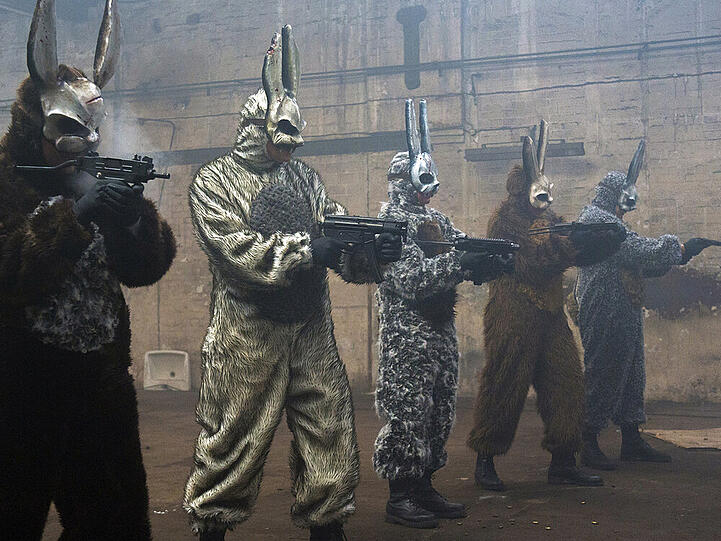 Die "Bad Easter Bunnies" (Thomas Sarbacher, Lasse Myhr, Sascha Alexander Gesak, Milton Welsh, Marek Harloff) trainieren den Ernstfall