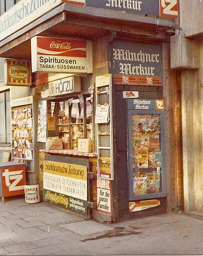 Historische Dokumente: Fotos der Familie Sedlmeier, aus dem Jahr 1974. Sie betrieb diesen Kiosk an der Landsberger Straße 43. Historische Dokumente: Fotos der Familie Sedlmeier, aus dem Jahr 1974. Sie betrieb diesen Kiosk an der Landsberger Straße 43.