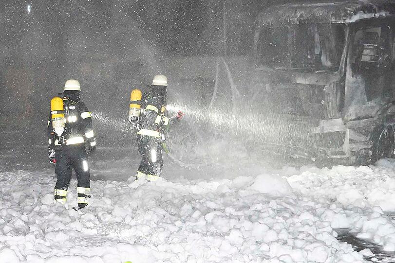 Insgesamt waren etwa 50 Feuerwehrleute im Einsatz.