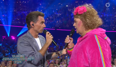 Cindy aus Marzahn und Florian Silbereisen "flirteten" beim "Schlagerbooom" auf der Bühne. Cindy aus Marzahn und Florian Silbereisen "flirteten" beim "Schlagerbooom" auf der Bühne.
