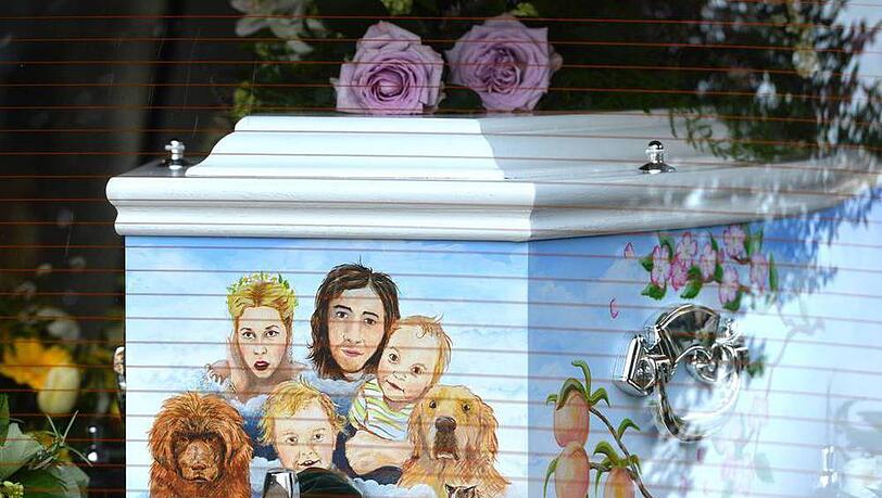 Der Sarg von Peaches Geldof auf dem Weg in die Kirche Der Sarg von Peaches Geldof auf dem Weg in die Kirche