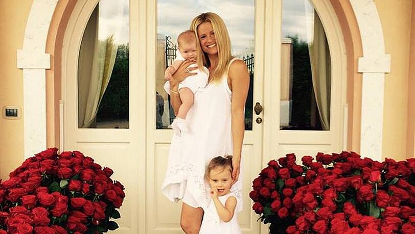 Michelle Hunziker mit ihren Töchtern Celeste (l.) und Sole Michelle Hunziker mit ihren Töchtern Celeste (l.) und Sole