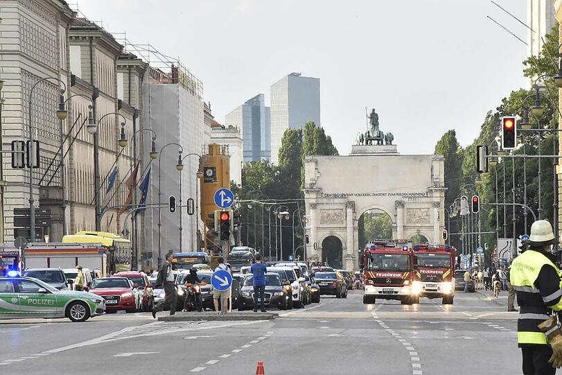 Feuer am U-Bahnhof Odeonsplatz. Die Bilder vom Feuerwehreinsatz am Dienstagabend.