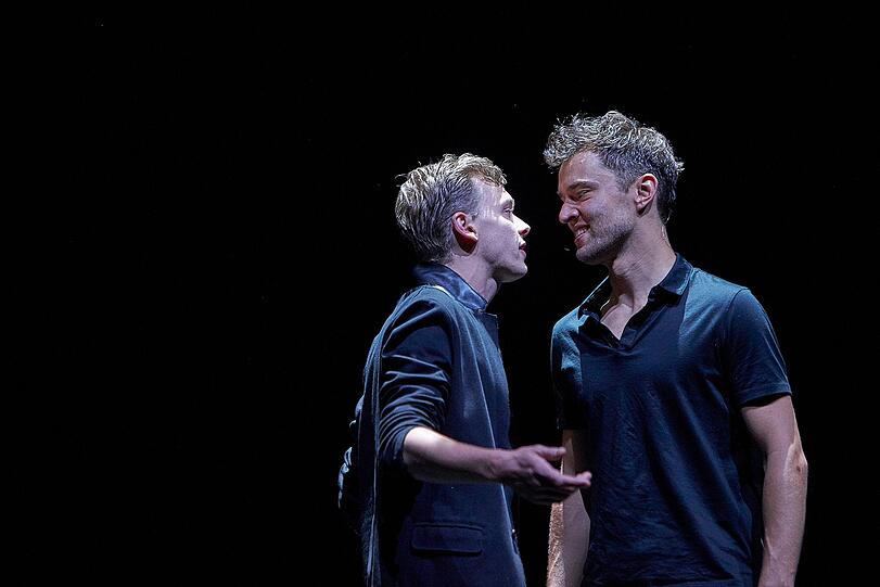 Franz Pätzold (Marquis von Posa) und Nils Strunk (Don Karlos)