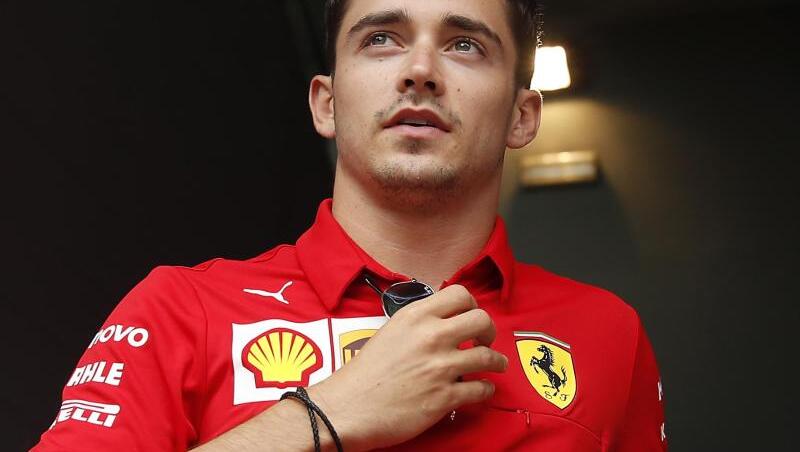 Ferrari-Pilot Charles Leclerc zeigt auch in der virtuellen Formel 1 starke Leistungen. Ferrari-Pilot Charles Leclerc zeigt auch in der virtuellen Formel 1 starke Leistungen.