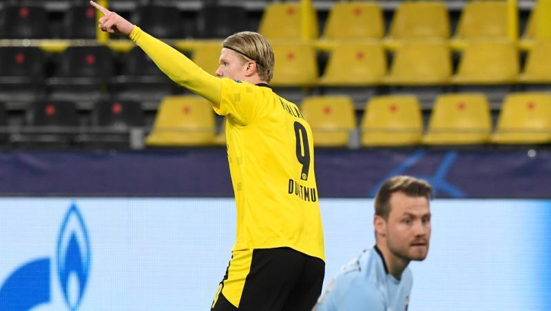 Haaland (l) dreht nach seinem Treffer zum 1:0 jubelnd ab. Haaland (l) dreht nach seinem Treffer zum 1:0 jubelnd ab.