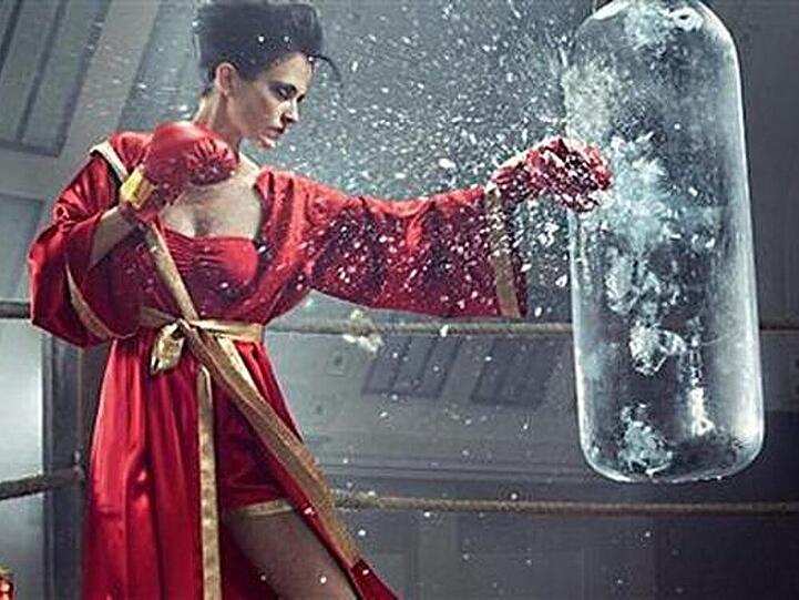 Eva Green posiert für den Campari Kalender 2015