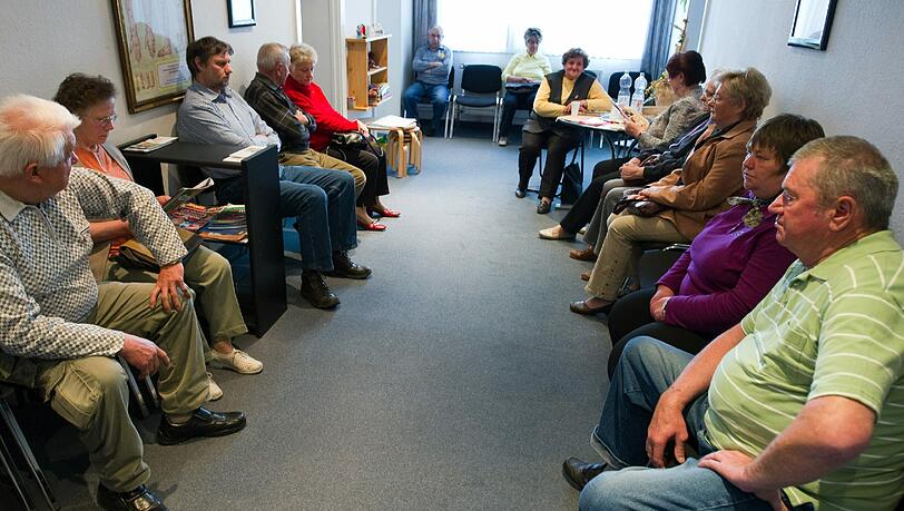 Nur etwa jeder neunte Kassenpatient muss sich mehr als drei Wochen gedulden, um einen Termin beim Facharzt zu bekommen. Nur etwa jeder neunte Kassenpatient muss sich mehr als drei Wochen gedulden, um einen Termin beim Facharzt zu bekommen.