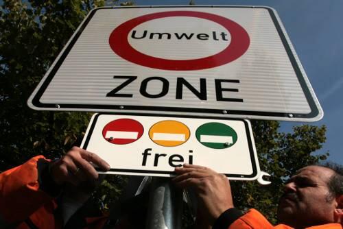 Längst sind die Schilder angebracht - seit heute gilt die Umweltzone in der Innenstadt.
