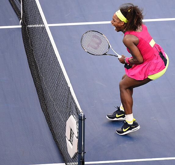 Serena Williams gewinnt gegen die Italienerin Sara Errani mit 6:1, 6:2 und zieht ins Finale der US Open in New York ein. Dort trifft sie auf Wiktoria Asarenka