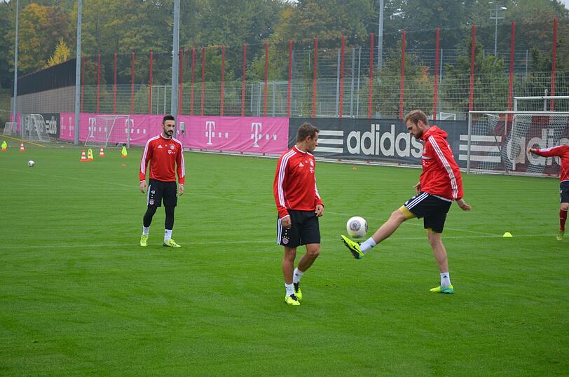 Rafinha, Kirchhoff und Contento waren die einzig verbliebenen Feldspieler beim Dienstagstraining des FC Bayern.