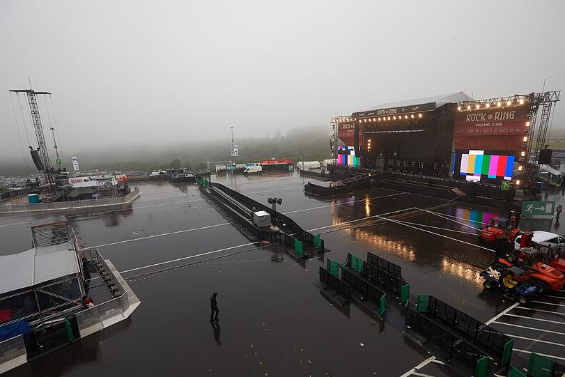 Regenschauer verwüsten das Festival-Gelände von "Rock am Ring" am Donnerstag. Danach beruhigt sich die Wetterlage und die Party kann beginnen.