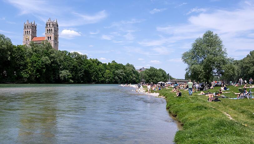 Die Isar in München. Der Montagvormittag könnte noch einmal Sonne bringen, doch am Nachmittag sollen Wolken aufziehen. (Symbolbild) Die Isar in München. Der Montagvormittag könnte noch einmal Sonne bringen, doch am Nachmittag sollen Wolken aufziehen. (Symbolbild)
