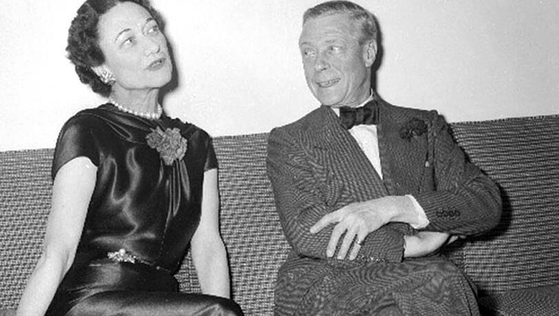 Immer geschmückt, immer aus der obersten Juwelenschublade: Wallis Simpson, Herzogin von Windsor, mit ihrem späteren Ehemann Edward. Aus Liebe zu der geschiedenen Amerikanerin Wallis Simpson verzichtete König Edward VIII. 1936 auf den englischen Thron. Immer geschmückt, immer aus der obersten Juwelenschublade: Wallis Simpson, Herzogin von Windsor, mit ihrem späteren Ehemann Edward. Aus Liebe zu der geschiedenen Amerikanerin Wallis Simpson verzichtete König Edward VIII. 1936 auf den englischen Thron.