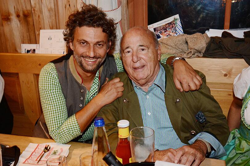 Jonas Kaufmann und Roland Kuffler im Weinzelt