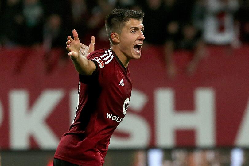 Alessandro Schöpf: Hätte sich der Flügelspieler beim FC Bayern so gut entwickelt? Fraglich, aber weiß man nicht. Zu seiner Geschichte: Der österreichische Jugendnationalspieler kam 2009 aus Tirol und spielte sich von der U16 bis zur Bayern-Reserve hoch. Dort mit 65 Einsätzen und 22 Toren, aber keiner Perspektive für die Profis.
