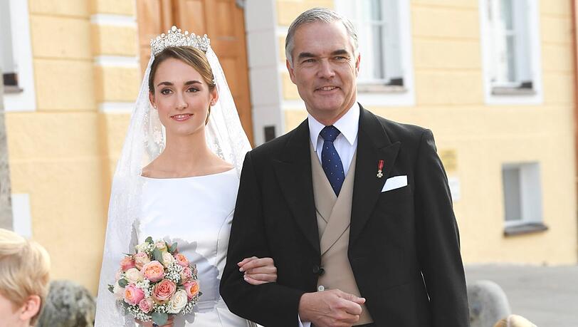 Traumhochzeit am Tegernsee - klicken Sie sich durch die Bilder der adeligen Vermählung von Sophie Herzogin von Württemberg und ihrem Comte Maximilien d’Andigné! Traumhochzeit am Tegernsee - klicken Sie sich durch die Bilder der adeligen Vermählung von Sophie Herzogin von Württemberg und ihrem Comte Maximilien d’Andigné!