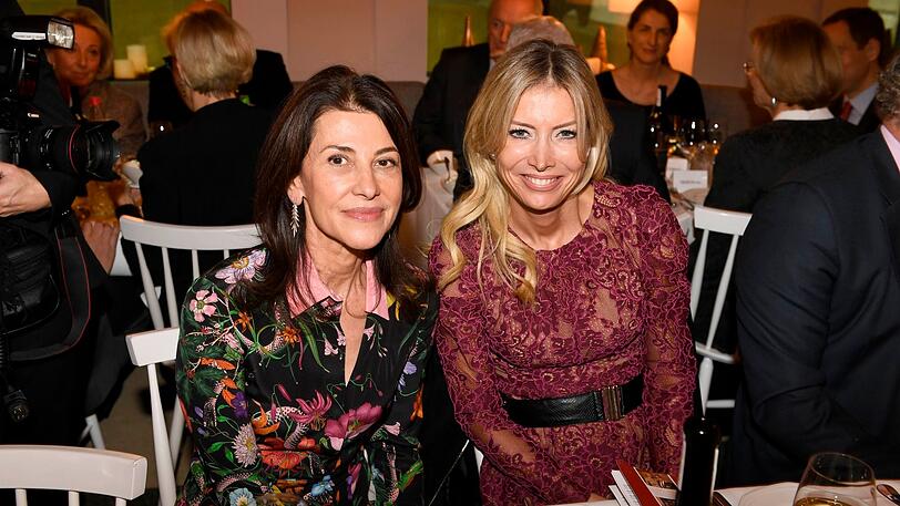 Nicole Inselkammer (re.) tritt nur selten in der Öffentlichkeit auf. Hier ist sie zusammen Shapar Oschmann bei einem Promi-Event zu sehen.