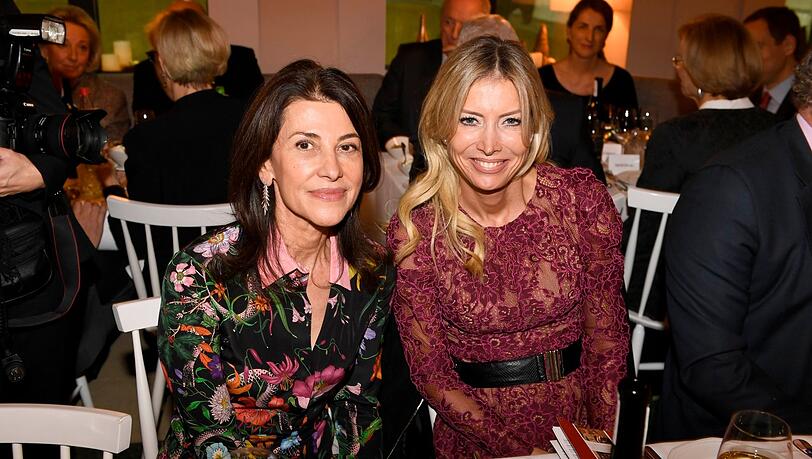 Nicole Inselkammer (re.) tritt nur selten in der Öffentlichkeit auf. Hier ist sie zusammen Shapar Oschmann bei einem Promi-Event zu sehen. Nicole Inselkammer (re.) tritt nur selten in der Öffentlichkeit auf. Hier ist sie zusammen Shapar Oschmann bei einem Promi-Event zu sehen.