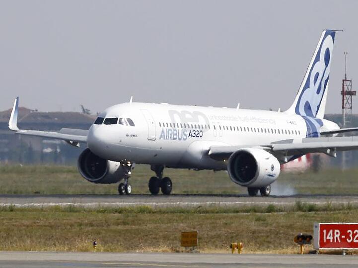 Die geplante Produktionsausweitung bei den Mittelstreckenjets der A320neo-Modellfamilie stellt Airbus vor größere Herausforderungen als gedacht.